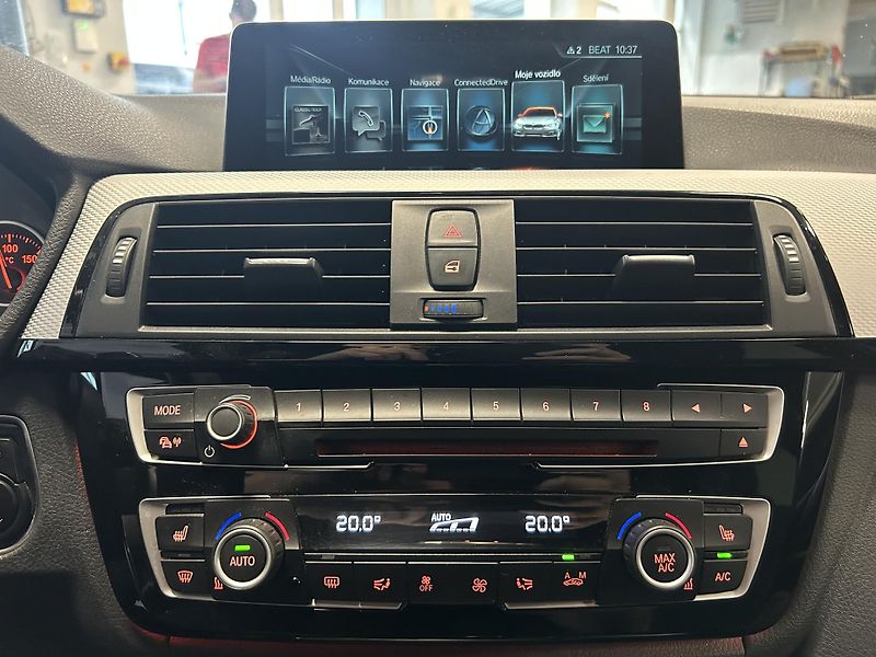 BMW Řada 3 (2017) 320d xDrive M SPORT HUD LED - fotka 16 z 29