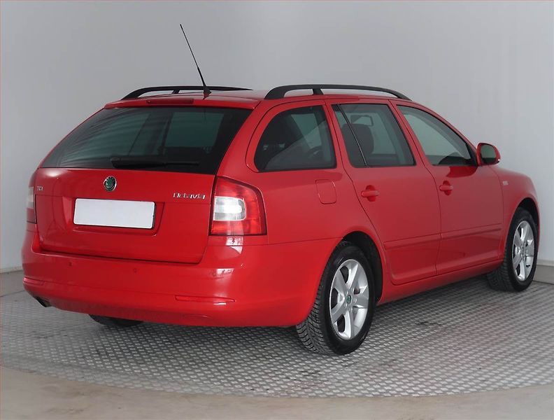 Škoda Octavia (2011) Ambition 1.6 TDI, Tempomat - fotka 5 z 15