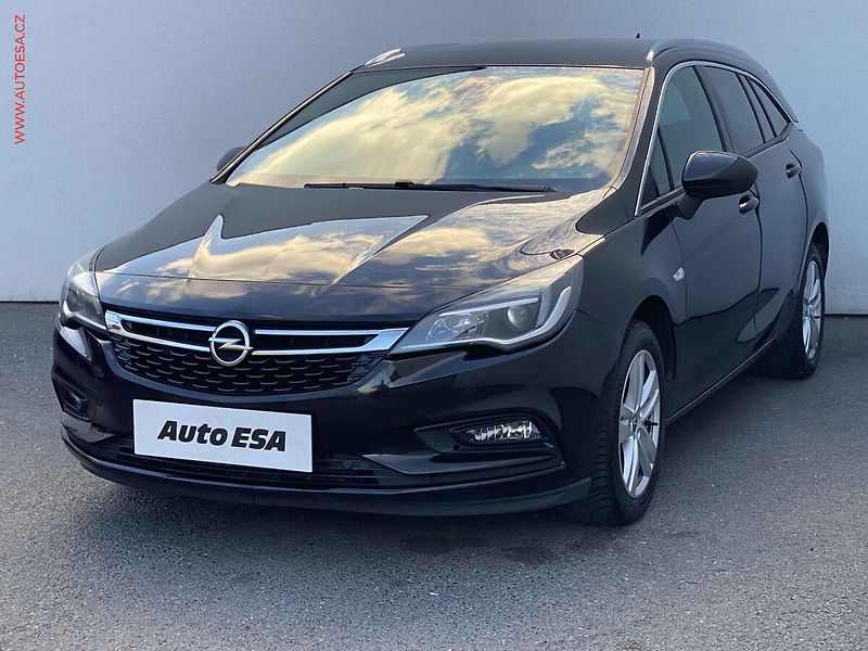Opel Astra (2018) 1.6 CDTi SportsTourer - fotka 3 z 19