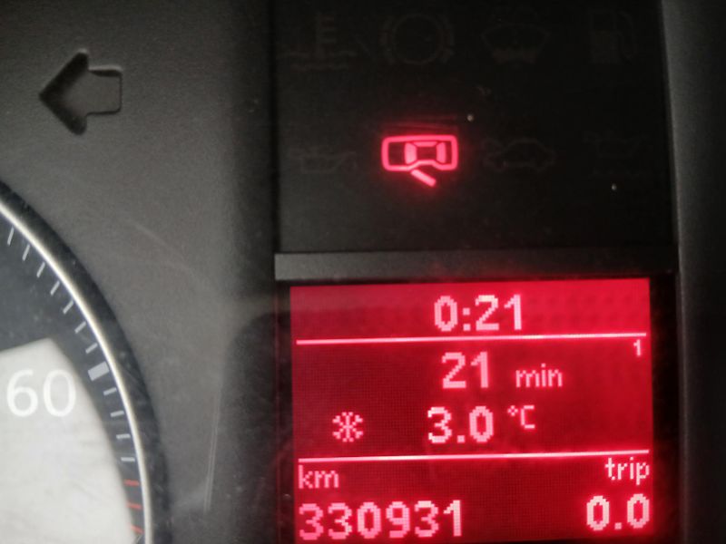 Volkswagen Touran 1.6 FSI, ALU - fotka 17 z 27