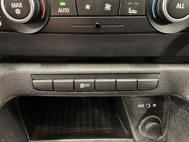 BMW X1 2.0D 18D 105 kW - fotka 14 z 18
