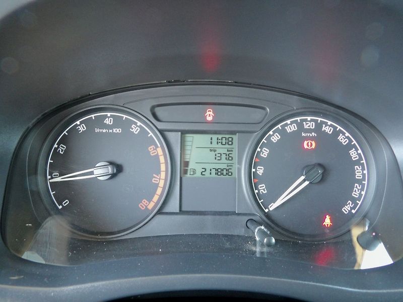 Škoda Fabia 1.2HTP Klima Tažné Serviska - fotka 11 z 36
