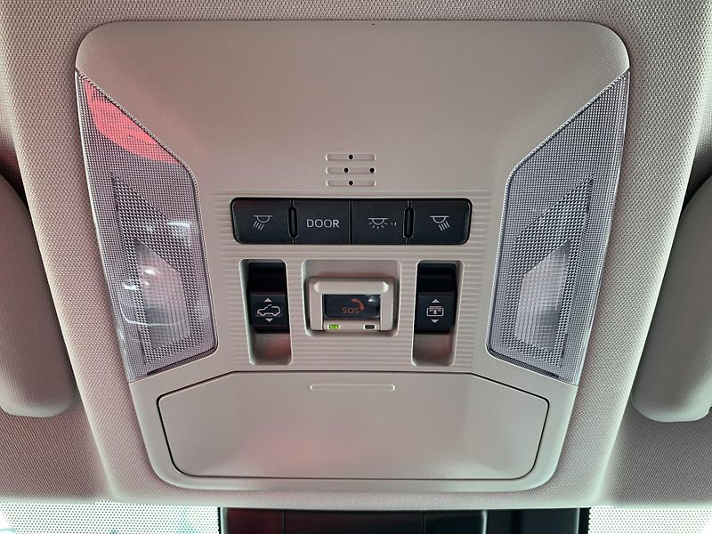 Toyota RAV4 EXECUTIVE SKYVIEW 2.5 HEV 4WD - fotka 27 z 37