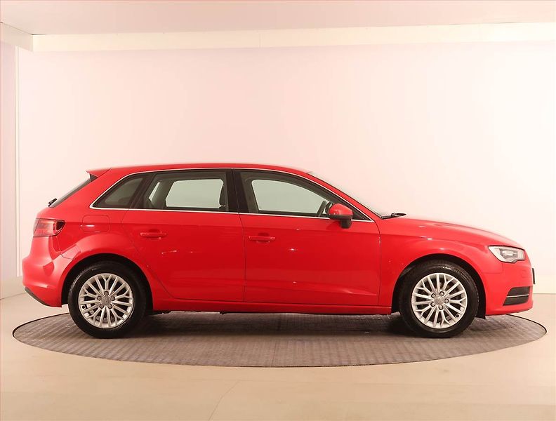 Audi A3 (2014) 1.2 TFSI, Kůže, Bi-Xenony - fotka 6 z 18