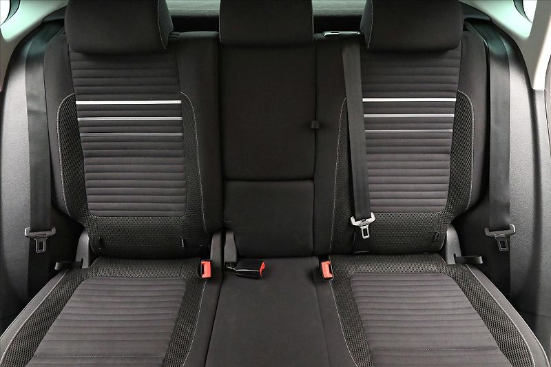 Volkswagen Tiguan 2,0 TDI 103kW 4x4 Manuál Záruk - fotka 27 z 31