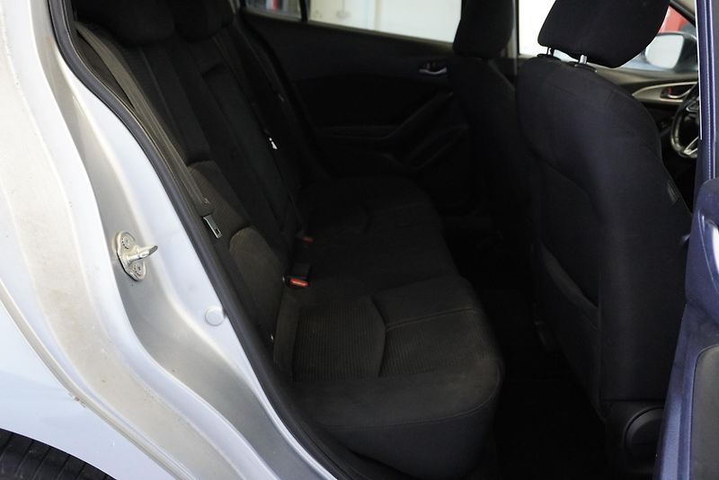 Mazda 3 2,0I SKYACTIV-G - fotka 22 z 25