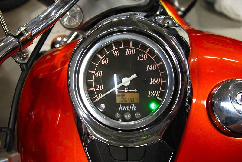 Suzuki VL 800 Intruder Volusia (2003) hezký stav - fotka 11 z 20