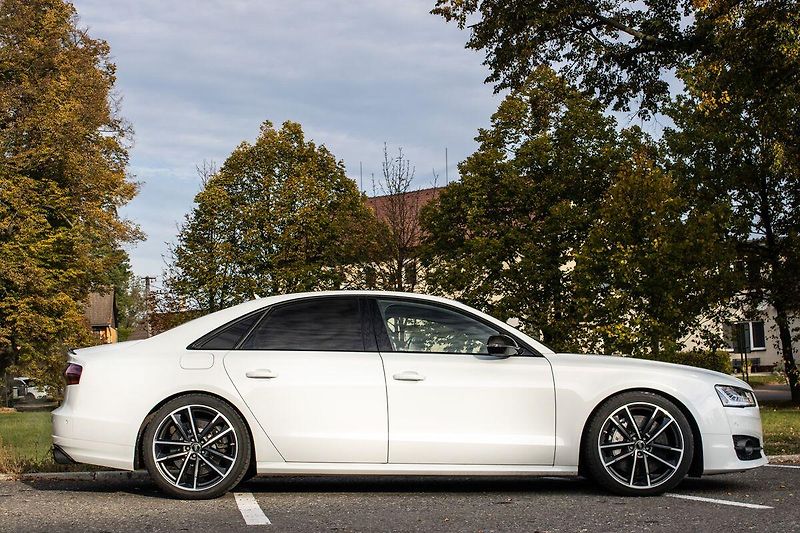 Audi S8 - fotka 4 z 30