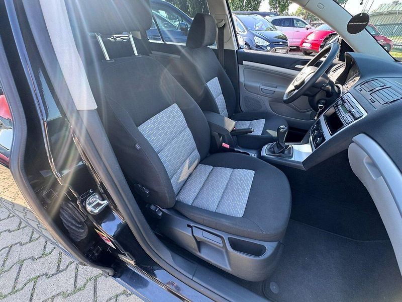 Škoda Octavia (2009) 1,9 TDI 77 KW 2. MAJ SERVISKA - fotka 32 z 50