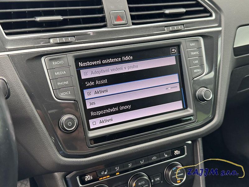 Volkswagen Tiguan 2.0TDI 4x4 + tažné, kamera - fotka 30 z 60