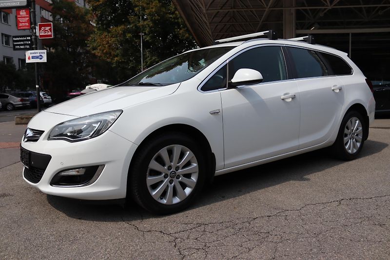 Opel Astra Opel Astra J Sports Tourer 1.7 - fotka 21 z 54