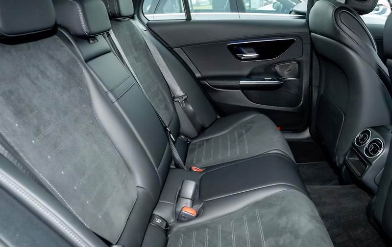 Mercedes-Benz Třídy C 220d AMG LED Distro Ambient - fotka 10 z 12