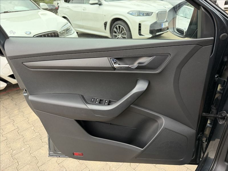 Škoda Karoq 1.0 TSi - fotka 17 z 21