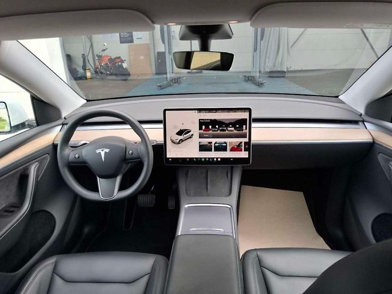 Tesla Model Y ZAMLUVENO ! - fotka 3 z 7