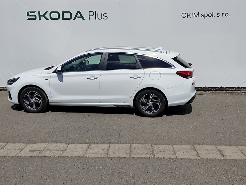 Hyundai i30 (2024) CW 1,5 T-GDI 117 kw - fotka 3 z 35