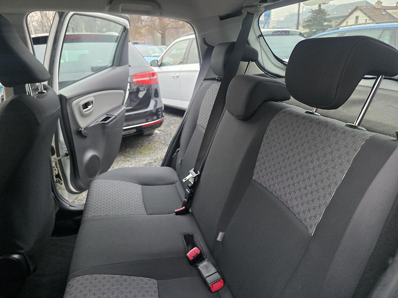 Toyota Yaris 1.0 VVTi Klimatizace  - fotka 9 z 19
