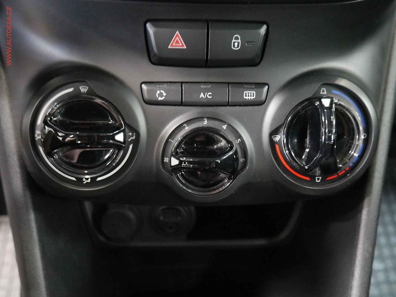 Peugeot 2008 (2018) 1.2PT, 2.maj,ČR, servis - fotka 16 z 17