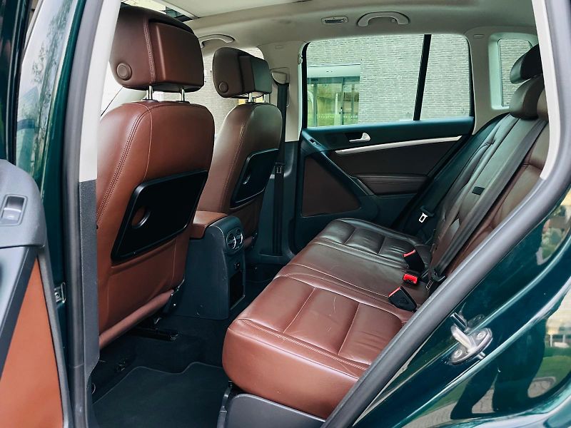 Volkswagen Tiguan 2.0TDI MANUÁL SENZORY 1MAJITEL - fotka 28 z 49
