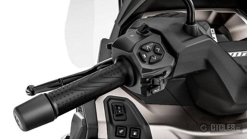 Piaggio MP3 530 Exclusive (2026) E5+ AKCE - 25 000Kč - fotka 14 z 14