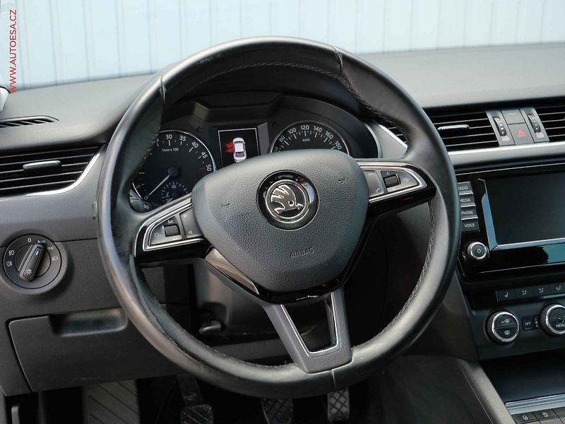 Škoda Octavia (2015) 2.0 TDi, ČR, Navi, bixen - fotka 11 z 24