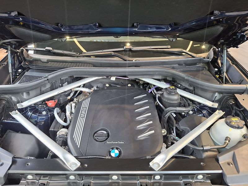 BMW X6 xDrive40d M-Sport - fotka 28 z 28