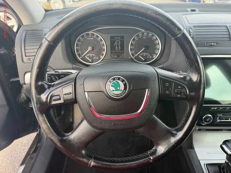 Škoda Octavia (2012) 2.0 TDi, AT, xenon, autoAC - fotka 12 z 17