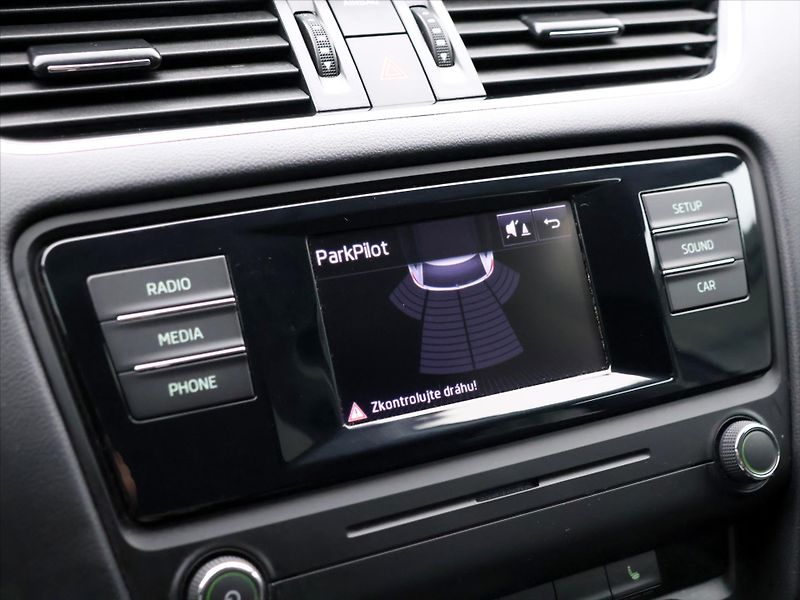 Škoda Octavia 1,6 TDI 81kW CZ Ambition Tažné - fotka 22 z 32