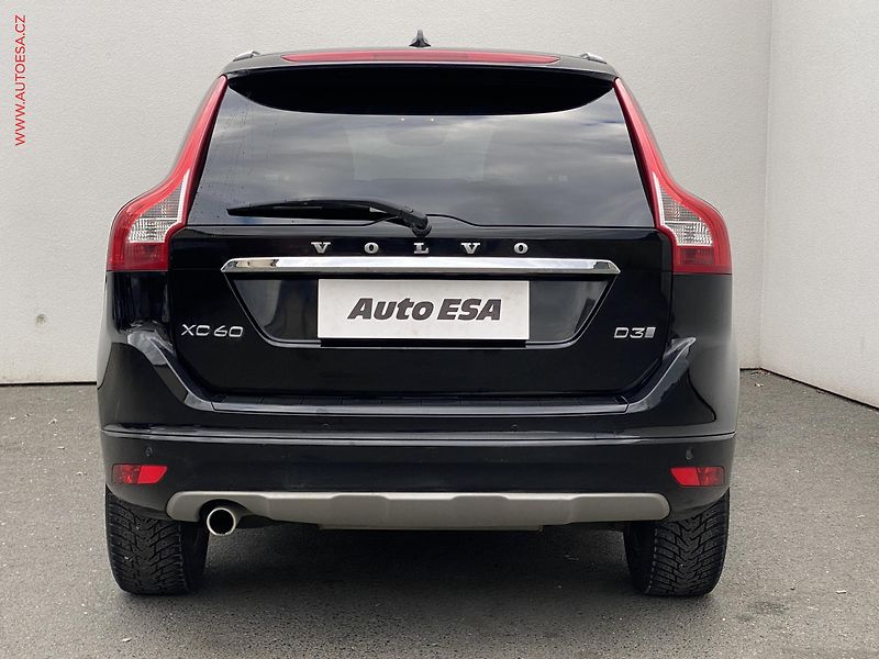 Volvo XC60 (2017) 2.0D, Summum, bixen, kůže - fotka 5 z 19