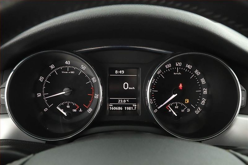 Škoda Superb (2012) 1.4 TSI, Tempomat - fotka 8 z 12
