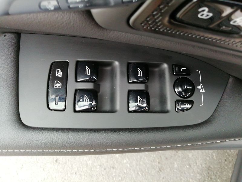 Volvo V90 2,0 Cross Country Bright Plus - fotka 17 z 19