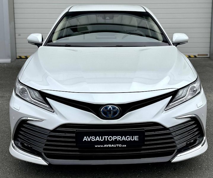 Toyota Camry (2021) 2.5 HEV EXECUTIVE AUTOMAT - fotka 2 z 37