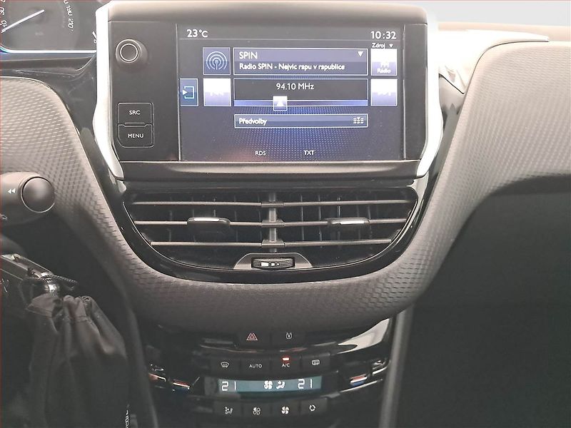 Peugeot 2008 (2016) 1.2 PureTech, Automat, ČR - fotka 12 z 18