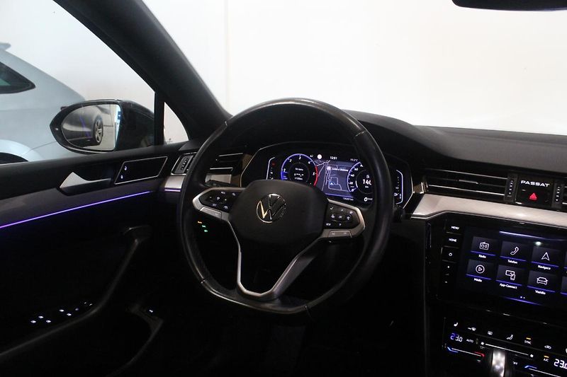 Volkswagen Passat (2021) 2.0TDI DSG Info display Matrix - fotka 29 z 43