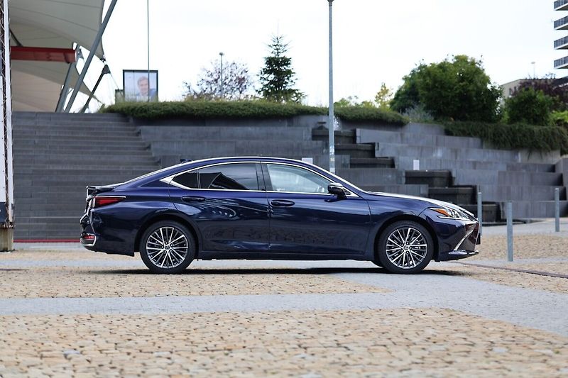 Lexus ES 300h 300H HEV BUSINESS EDITION - fotka 6 z 24