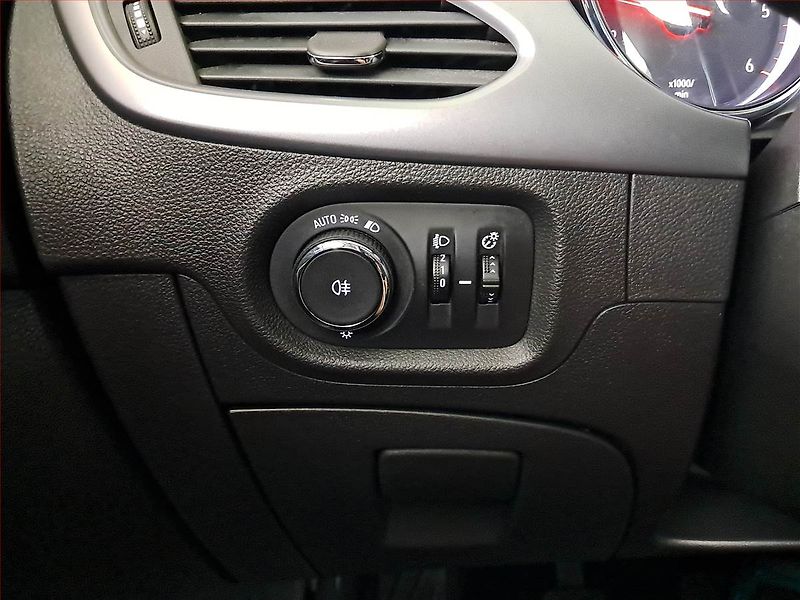 Opel Astra (2017) 1.6 CDTI, Navi, Tempomat - fotka 17 z 19