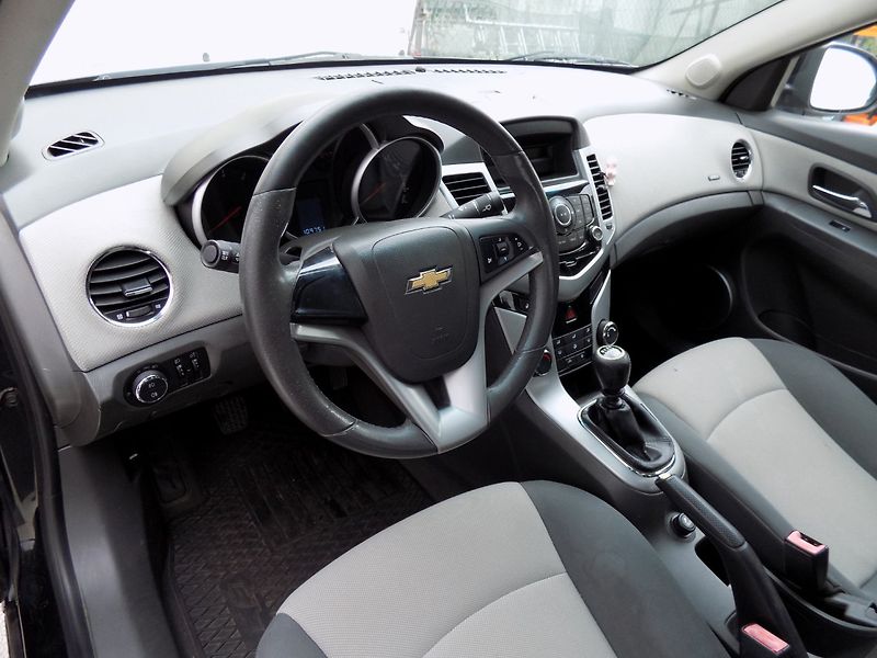 Chevrolet Cruze (2011) 1.8i/16V/Klimatizace/ČR/ - fotka 12 z 31