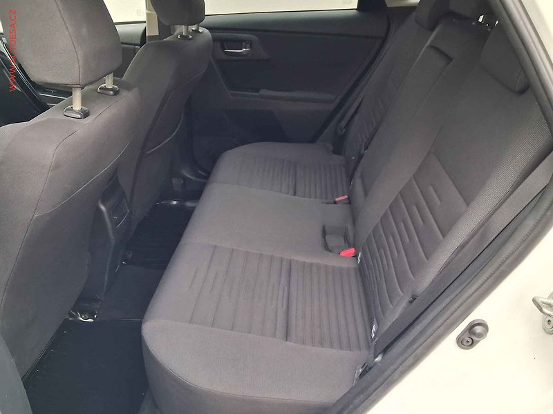 Toyota Auris (2016) 1.6 i, ČR, navi, autoAC - fotka 10 z 16