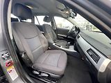 BMW Řada 3 320d Touring - náhled 13