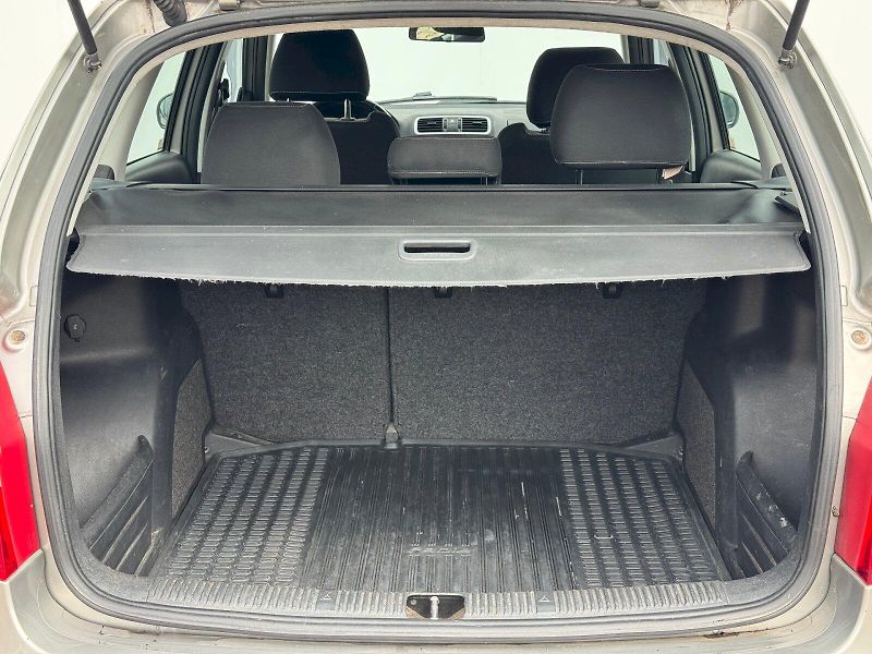 Škoda Fabia (2009) Elegance Edition Combi 1.4 MPI - fotka 23 z 24