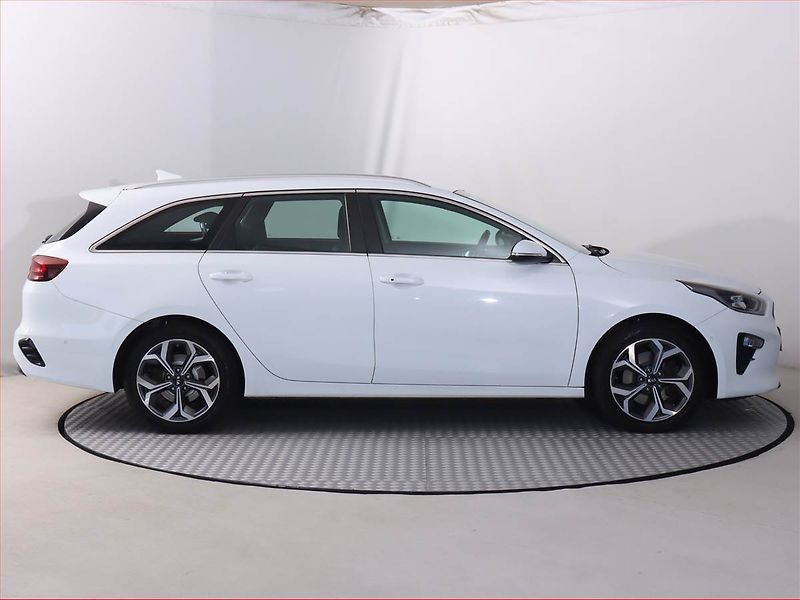 Kia Ceed (2019) 1.6 CRDi, Serv.kniha, Navi - fotka 6 z 19