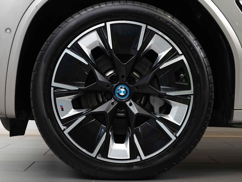 BMW iX3 M Sport - fotka 6 z 23