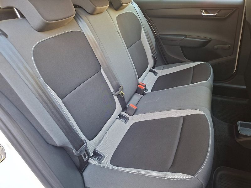 Škoda Fabia (2015) 1.2TSI 66kW -1.MAJITEL - fotka 24 z 42