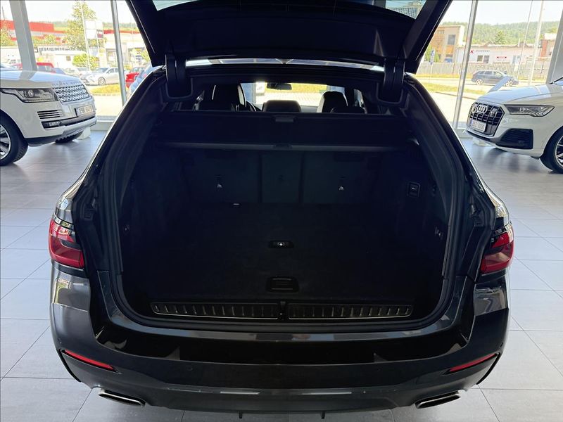 BMW Řada 5 3,0   530xDrive,Mpaket,4x4,Las - fotka 38 z 45
