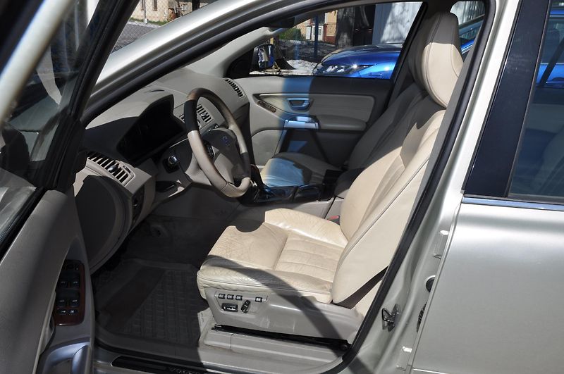 Volvo XC90 4.4i V8 232kW 4x4 A/T - fotka 6 z 19