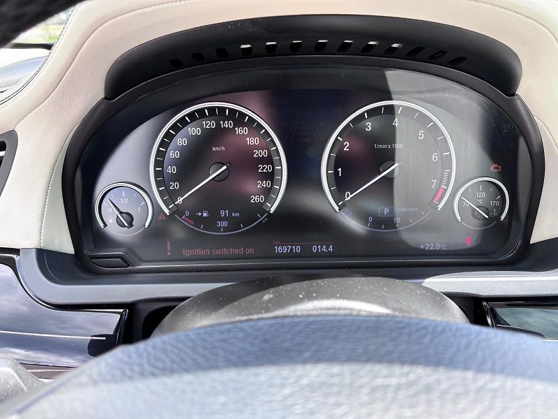 BMW Řada 7 (2012) - fotka 16 z 21