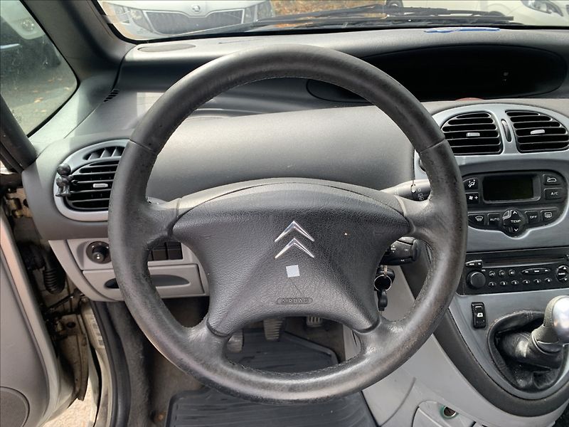 Citroën Xsara Picasso 1,6 i - fotka 10 z 17