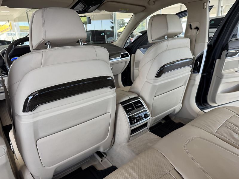 BMW Řada 7 750i xDrive*Laser*NočníVidění - fotka 15 z 47