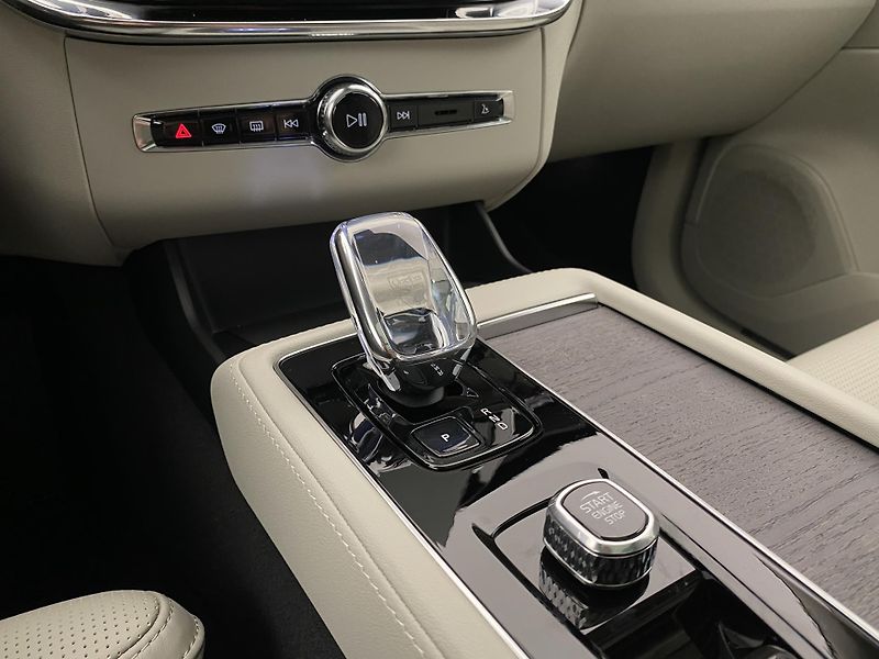 Volvo XC90 (2026) T8 AWD Plug-in BRIGHT PLUS 7m - fotka 39 z 71