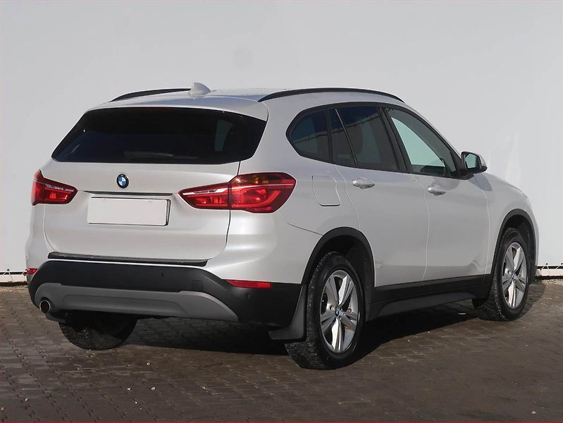 BMW X1 (2017) sDrive18d, Automat, Serv.kniha - fotka 5 z 19