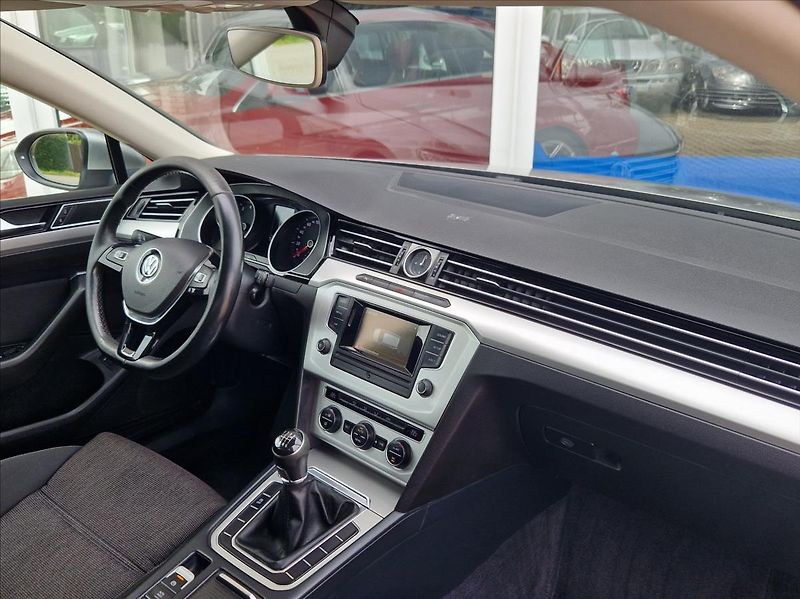 Volkswagen Passat 1,4 TSI 110kW SENZORY AUTOAC - fotka 19 z 42